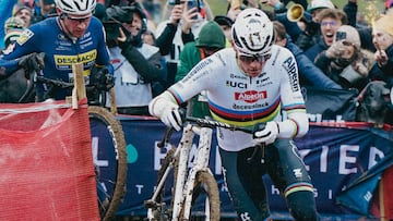 Van der Poel ‘deja’ una vuelta de emoción antes de ganar