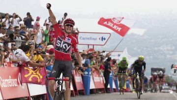 Sky's British cyclist Chris Froome celebrates as he crosses the finish line to win the 9th stage of the 72nd edition of "La Vuelta" Tour of Spain cycling race, a 174 route between Orihuela to Benitachell, in Benitachell on August 27, 2017. / AFP PHOTO / JAIME REINA
