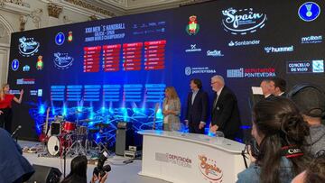 Imagen del sorteo de la fase de grupos del Mundial júnior de Balonmano en la sede de la Diputación de Pontevedra.