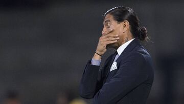 Tras la derrota ante Monarcas, la afición felina expresó su descontento con el técnico universitario.