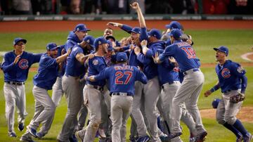 Ganaron la Serie Mundial en un dramático séptimo duelo ante los Cleveland Indians, coronándose por 8-7 en la décima entrada y acabando así con la famosa 'Maldición de la Cabra' que los tenía apresados desde el año 1908.  