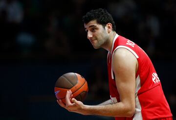 Un ilustre cuya carrera no será recordada, precisamente, por su paso por el Barça. Bourousis llegó al club en los playoffs 2006 y jugó solo tres partidos, en los que disputó 11 minutos y metió una canasta. Después tuvo tres etapas más en España: Real Madrid, Baskonia y Gran Canaria. COn el equipo blanco ganó la Liga y dos Copas, y con el Baskonia fue MVP de la ACB en 2016. A nivel de selecciones, sumó un oro y un bronce continentales con Grecia (2005 y 2009).