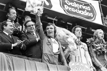 El zamorano se ganó a pulso el apodo de ‘El Maestro’ porque fue, es y siempre será el mayor referente del motociclismo español. Con sus 12+1 títulos, sigue siendo el piloto nacional con más coronas mundialistas y el segundo a nivel mundial sólo por detrás de los 15 que logró el italiano Giacomo Agostini. Debutó en el Mundial en el GP de España de 1964 y cinco años después levantaría el primero de sus seis campeonatos de 50cc (1969, 1970, 1972, 1975, 1976 y 1977). Y en 1971 se estrenaría con el de 125cc, que ganaría un total de siete veces (1972, 1979, 1981, 1982, 1983 y 1984). Nos dejó en 2017, pero su legado perdurará para siempre.