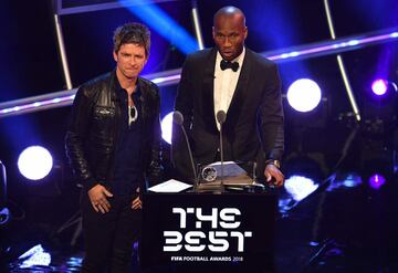 Noel Gallagher y Didier Drogba presentaron el premio Puskas al mejor gol.