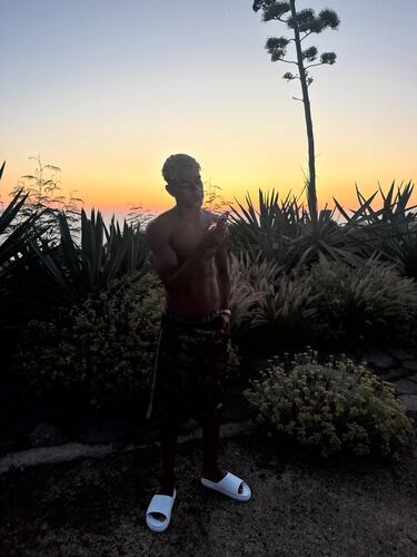 Compañeros de club como Gavi le han comentado en la publicación al joven delantero de la selección española.