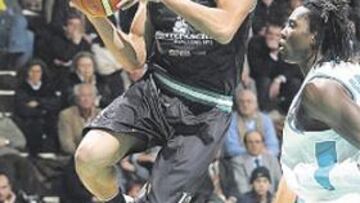 <b>DE VERDINEGRO. </b>Hamilton es ahora el base titular del Montepaschi.