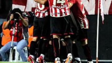 Estudiantes saca la cabeza del agua con su victoria