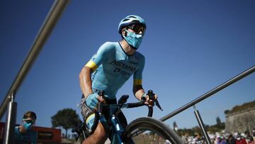 Miguel &Aacute;ngel L&oacute;pez antes de la etapa 10 del Tour de Francia.