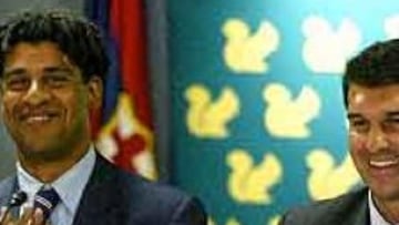 <b>EL ELEGIDO.</b> Rijkaard no ha ocultado su satisfacción en su presentación como nuevo técnico del Barcelona.