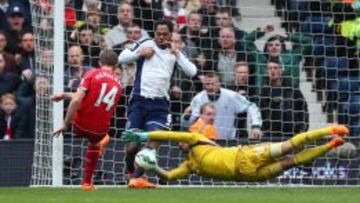 Henderson, a punto de marcar.