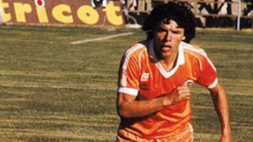 El zaguero, otro de los hist&oacute;ricos del f&uacute;tbol chileno, estuvo 17 a&ntilde;os seguidos en Cobreloa: entre las temporadas de 1980 y 1996.