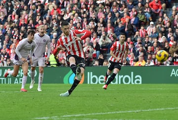 Un hat trick del jugador del Athletic fue decisivo para llevarse una victoria muy importante. Sancet ejecut un penalti imparable para Gazzaniga. Adems, se movi en todo el frente de ataque. Est en un momento impresionante.
