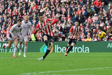 Un hat trick del jugador del Athletic fue decisivo para llevarse una victoria muy importante. Sancet ejecutó un penalti imparable para Gazzaniga. Además, se movió en todo el frente de ataque. Está en un momento impresionante.
