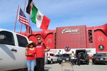 Inaugurado el 11 de noviembre de 2007, el Estadio Caliente tiene como gran ventaja que está ubicado en Tijuana, por lo que aficionados mexicanos y estadounidenses podrían acceder a él sin problema.