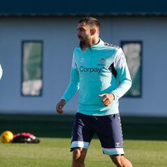 Borja sigue esperando que llegue otro 9 y Carvalho alivia a Pellegrini