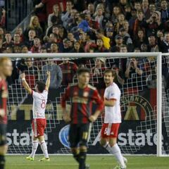 Atlanta condena cantos homofóbicos en su juego de debut