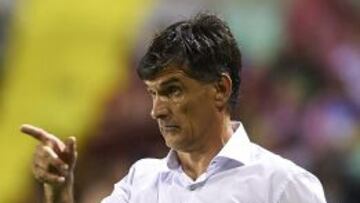 Mendilibar seguirá con Bea y Ruíz como ayudantes