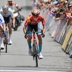 Buen arranque de Movistar y Pello Bilbao se cuela en el Top-10