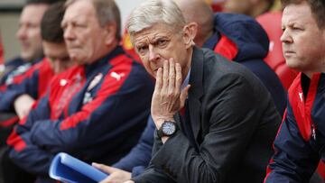 Wenger culpa a la afición del Arsenal de no ganar la Premier