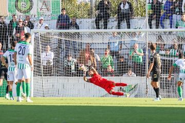 Pedro Lopez para el penalti de Nacho Ramón.