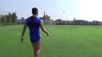 El notable 'gol imposible' de Pinilla en la práctica de la U