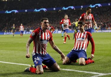 El defensa uruguayo es parte importante en los últimos años de Simeone. Ha jugado 197 partidos con el Atlético, 43 en Europa (3 goles). De los cuatro títulos, dos son europeos: una Europa League (ante el Marsella) y una Supercopa de Europa (frente al Real Madrid). Debutó en un torneo europeo el 26 de noviembre de 2014 ante el Olympiacos (Champions), con triunfo por 4-0. Su juventud, 25 años, hace que pueda seguir jugando muchos más.