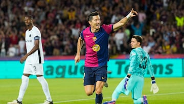 El goleador polaco anotó un doblete en la victoria del FC Barcelona sobre Young Boys, con lo que empata un dato de los exdelanteros del Real Madrid.