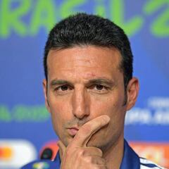 "En Ezeiza practicamos con dos delanteros y enganche"