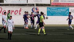 SANTA EULALIA (IBIZA) 16/01/2021.- Los jugadores del Real Valladolid celebran tras marcarle un tanto al Pe&ntilde;a Deportiva durante su partido de dieciseisavos de final de la Copa del Rey de f&uacute;tbol disputado este s&aacute;bado en el Estadio Munic