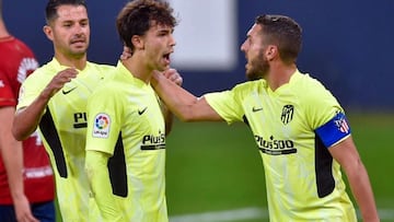 Jo&atilde;o F&eacute;lix y Koke celebran un gol. 