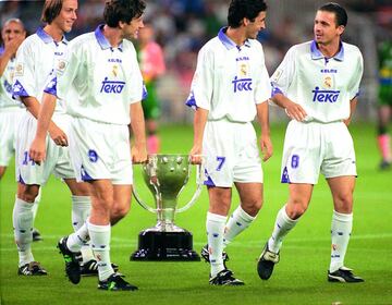 En 1996, Lorenzo Sanz decidió construir un bloque campeón con una doble intención primero era ganar la Liga y en segundo lugar, el asalto a la Copa de Europa, algo que no se lograba desde 1966 (tres décadas habían pasado) cuando el Madrid se impuso al Partizan en Bruselas. Contrató a Fabio Capello y fichó a jugadores como Mijatovic, Suker, Roberto Carlos, Seedorf e Illgner. Aún quedaban veteranos de la vieja guardia como Sanchís, Chendo y Fernando Hierro, y jóvenes como Raúl y Redondo, patrocinados por Valdano y de recia personalidad. Ese bloque se consolidaría a lo largo de una campaña en la que ganaría la Liga 1996-97 con claridad.