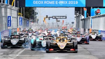 Techeetah's German driver Andre Lotterer (Front R) steers his car ahead during the Rome E-Prix leg of the Formula E season 2018-2019 electric car championship in the EUR district of Rome on April 13, 2019. (Photo by Andreas SOLARO / AFP)