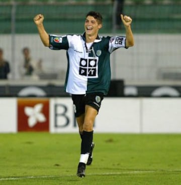 Cristiano scores against Moreirense in 2002.