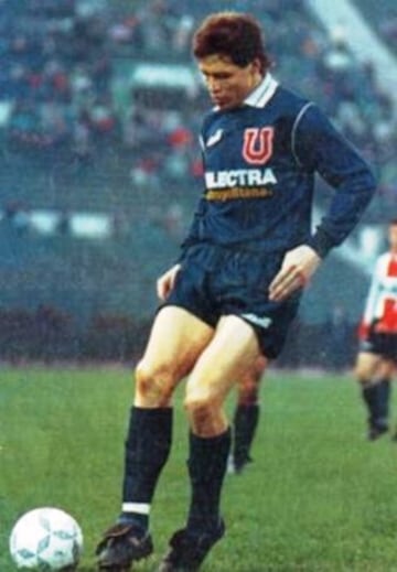 Un 12-07-1992, Eduardo "Gino" Cofré entró en la historia de la U con su doblete a Colo Colo. 2-0 ganaron los azules en el Nacional, poniendo fin a tres años sin victorias.