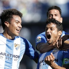 El Málaga remonta un 1-2 al Depor y sueña con el milagro
