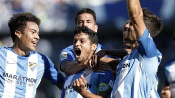 El M¨¢laga remonta un 1-2 al Depor y sue?a con el milagro