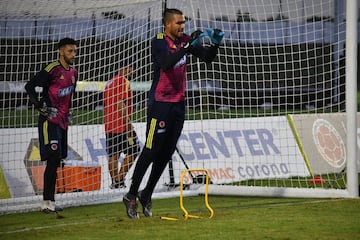 Colombia entrenó por última vez en la sede deportiva de Barranquilla antes de enfrentar este viernes a Venezuela por la primera fecha de las eliminatorias. Carlos Queiroz ultimó detalles tácticos para el partido y se vio a todos los jugadores bastante activos. Probaron definición, centros y defensa durante la jornada.  

El camino a Qatar comienza con el partido frente a Venezuela en el Metropolitano de Barranquilla (6:30 p.m.) y finaliza el 22 de marzo de 
2022 contra el mismo rival, pero de visitante. La banda de Falcao, James y compañía se ilusiona con clasificar a Colombia a su tercer Mundial consecutivo luego de Brasil 2014 y Rusia 2018.