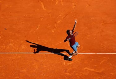 Federer dominant but Murray made to sweat in Monte Carlo