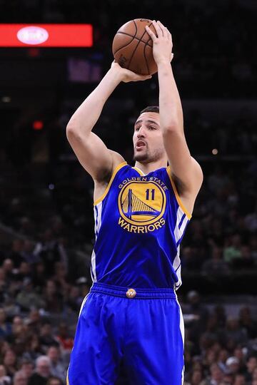 Klay Thompson of the Golden State Warriors shoots the ball in the first half against the San Antonio Spurs