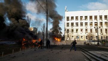 FILE PHOTO: cars on fire after Russia's missile attack in Kyiv, Ukraine, October 10, 2022. REUTERS/Valentyn Ogirenko/File Photo