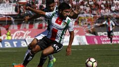 Futbol, Palestino vs Santiago Wanderers
 Decimoquinta fecha, campeonato de Transicion 2017
 El jugador de Palestino Diego Rojas, centro, disputa el balon con Mario Lopez de Santiago Wanderers durante el partido de primera division en el estadio Municipal de La Cisterna en Santiago, Chile.
 10/12/2017
 Andres Pina/Photosport
 
 Football, Palestino vs Santiago Wanderers
 15th date, Transition Championship 2017
 Palestino&#039;s player Diego Rojas, center, battles for the ball against Mario Lopez of Santiago Wanderers during the fisrt division football match at the Municipal de La Cisterna stadium in Santiago, Chile.
 10/12/2017
 Andres Pina/Photosport