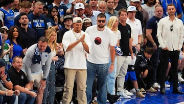 DALLAS, TEXAS - MAY 26: Patrick Mahomes and Travis Kelce of the Kansas City Chiefs look on during the fourth quarter of Game Three of the Western Conference Finals between the Dallas Mavericks and the Minnesota Timberwolves at American Airlines Center on May 26, 2024 in Dallas, Texas. NOTE TO USER: User expressly acknowledges and agrees that, by downloading and or using this photograph, User is consenting to the terms and conditions of the Getty Images License Agreement. Cooper Neill/Getty Images/AFP (Photo by Cooper Neill / GETTY IMAGES NORTH AMERICA / Getty Images via AFP)
