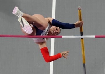 La atleta francesa, Margot Chevrier, se fractura el tobillo durante las finales de salto con pértiga en los mundiales de atletismo en pista cubierta que se celebran en Glasgow, Escocia.