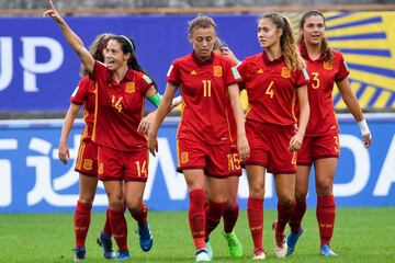 Aitana Bonmati celebra el primer gol del partido.