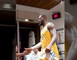 ¡Joya! Compañeros de LeBron James lo reciben en el vestuario con sonidos de cabra