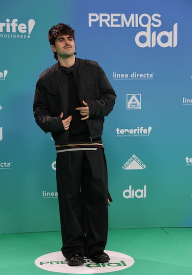 Martín Urrutia, ante los medios en la alfombra verde de los Premios Dial.