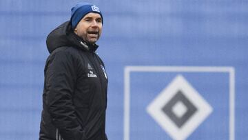 Bernd Hollerbach, en su primer entrenamiento con el Hamburgo.