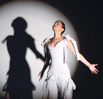 La ¨²nica nominada al Grammy Latino de los representantes, Javiera Mena, es una artista chilena que tiene establecida su residencia en nuestro pa¨ªs. Al igual que otros concursantes, cuenta ya con seis discos, y es todo un icono del electro-pop. A lo largo de su trayectoria ha colaborado con otros rostros internacionales, como por ejemplo Julieta Venegas.