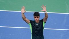 Carlos Alcaraz celebra su victoria contra Max Purcell en Cincinnati.