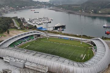 El Estadio Regional de Chinquihue est¨¢ ubicado en la ciudad de Puerto Montt, Chile. Su capacidad es de 10.000 espectadores. Es el estadio del equipo m¨¢s austral de Chile. Fue el primer estadio chileno profesional en tener c¨¦sped artificial.